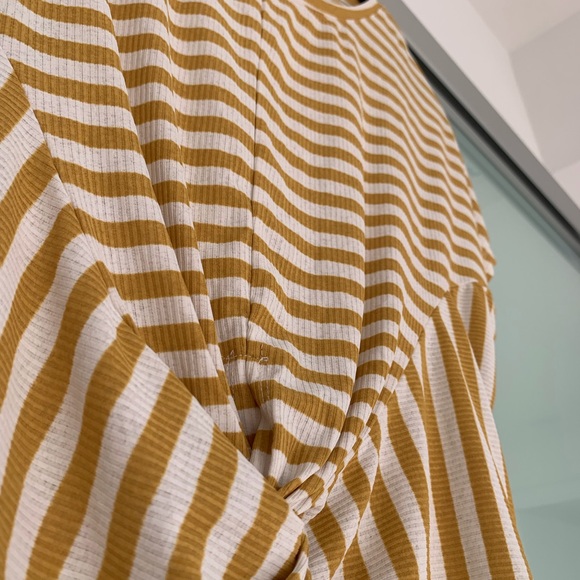 Cute yellow and white striped crop tee with tie design - Picture 2 of 3